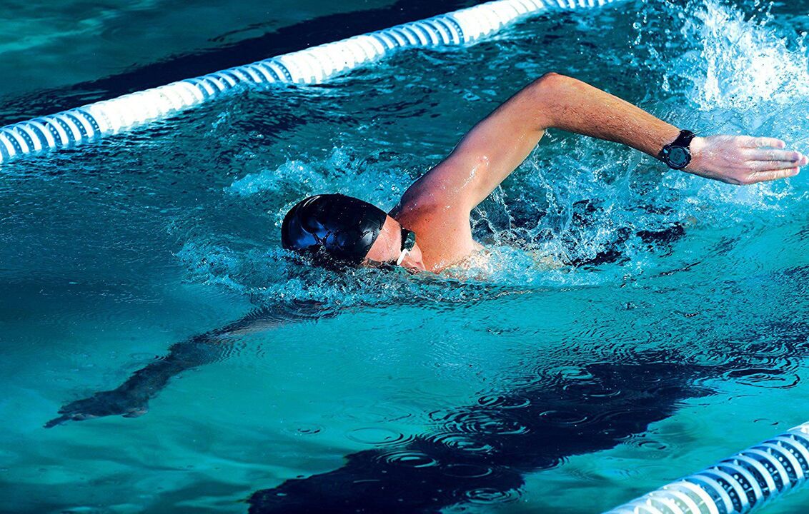 Swimming in the pool with chest osteochondrosis